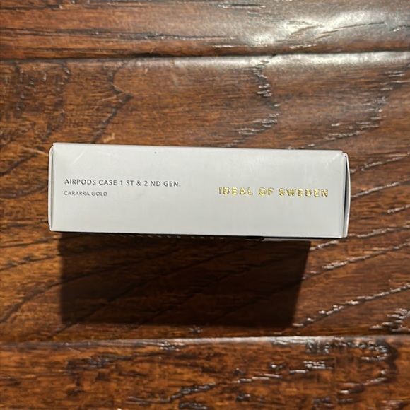 NWT AirPods Case 1st & 2nd Generation - Picture 5 of 5